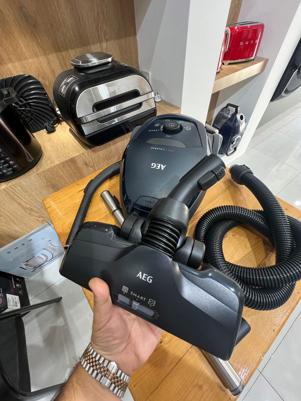 جارو برقی آاگ مدل VX82-1-2ST بسیار کمصدا