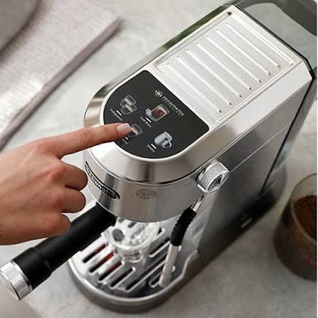 اسپرسوساز دلونگی مدل EC890 با قابلیت Cold Brew و 15 بار
