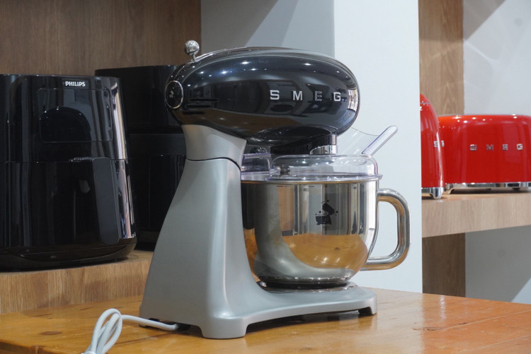 همزن کاسهدار اسمگ Smeg SMF02