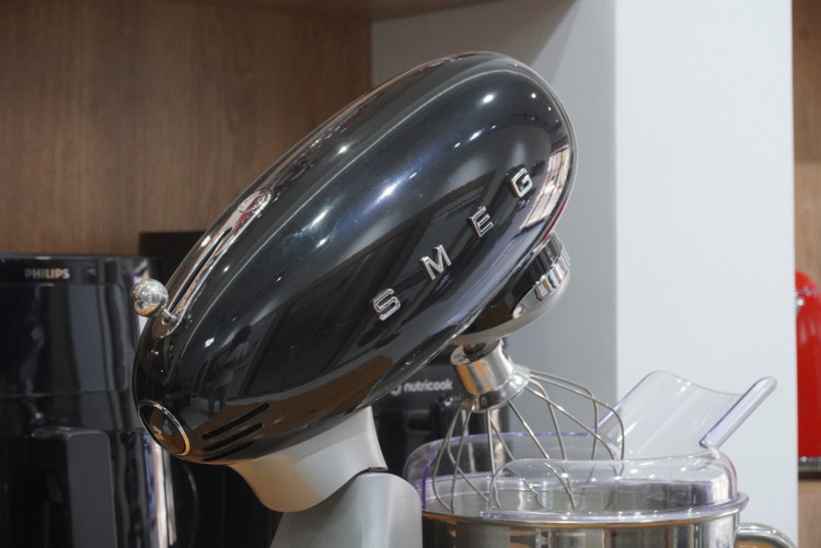 همزن کاسهدار اسمگ Smeg SMF02