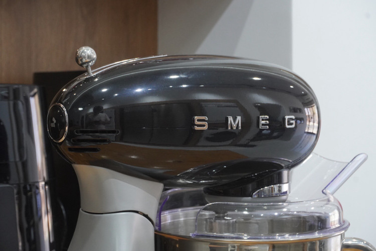 همزن کاسهدار اسمگ Smeg SMF02