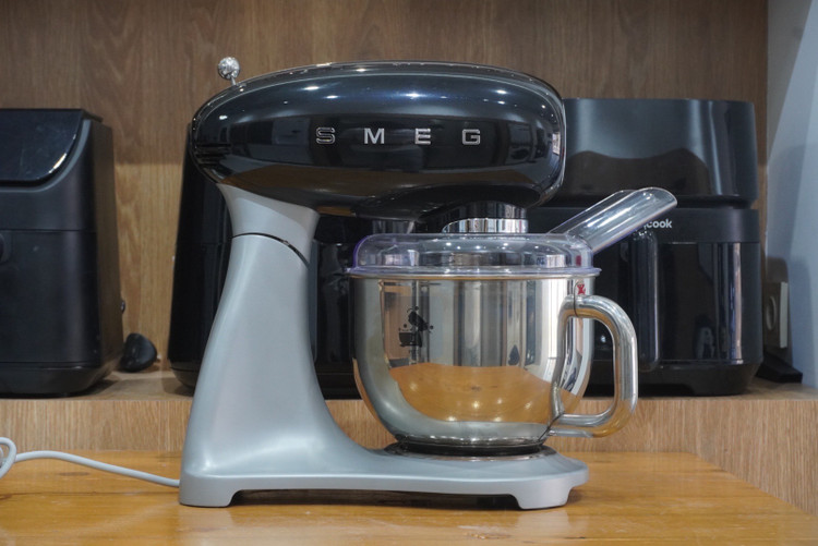 همزن کاسهدار اسمگ Smeg SMF02