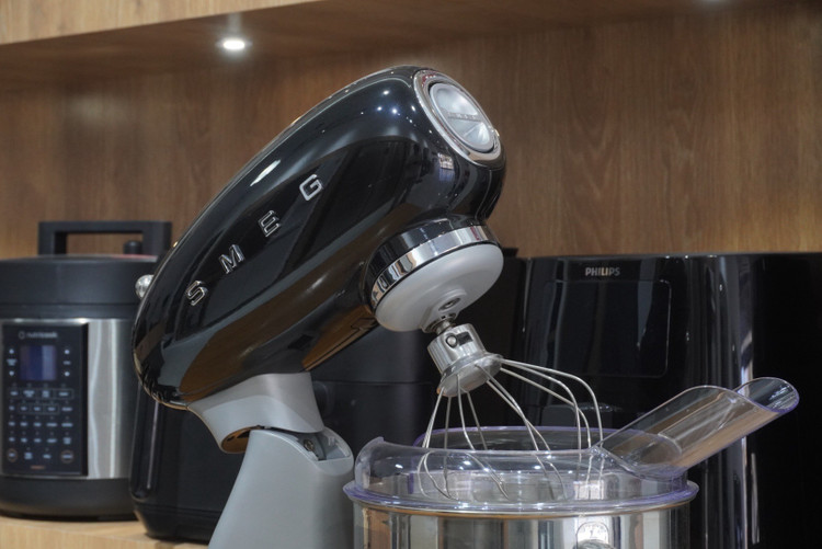 همزن کاسهدار اسمگ Smeg SMF02
