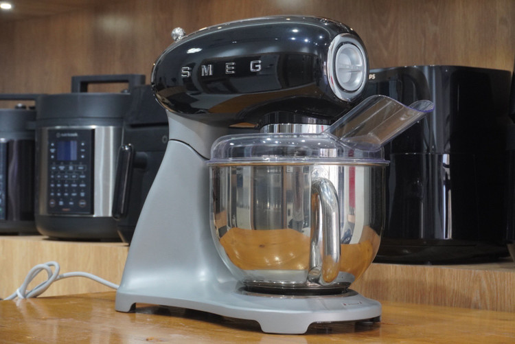 همزن کاسهدار اسمگ Smeg SMF02
